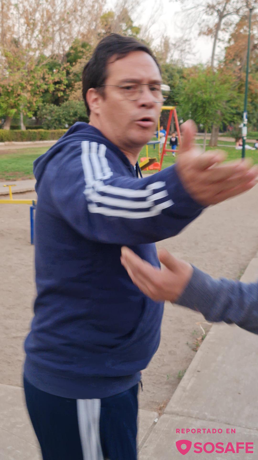 SOSAFE - Adulto ataca homofóbicamente con fuerte rodillazo a menores de  edad por estar pololeando en el parque. Provoca disturbios con otras  personas